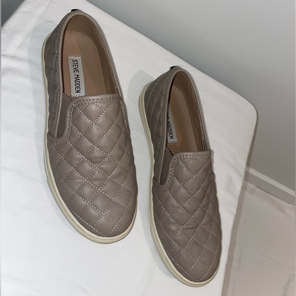 Steve Madden | Ecentrcq Leather Quilted Slip-On Shoes | Size 8.5 - Picture 9 of 9